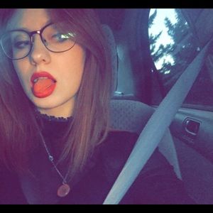 Meet your Posher, Cynthia